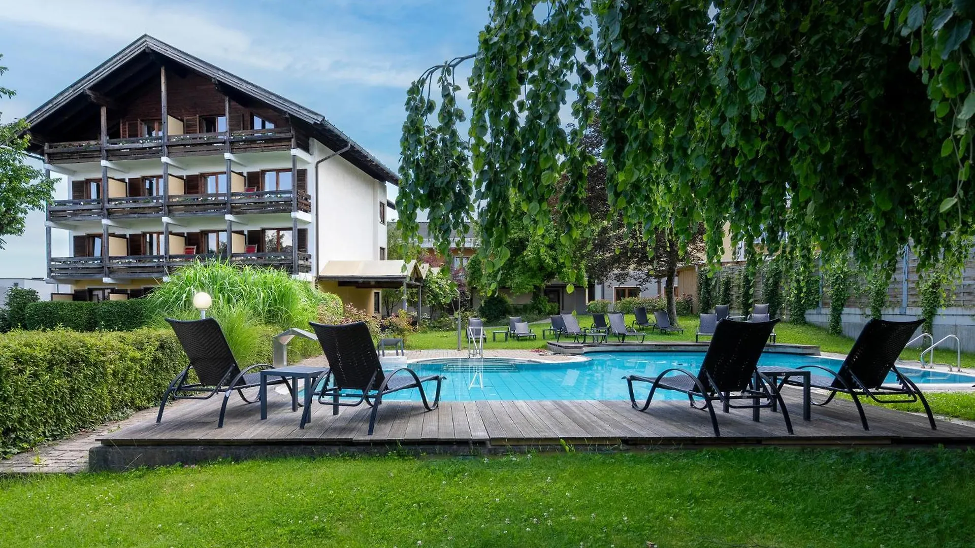 4 Empfehlenswerte Hotels nahe Adler-Flugschau Burg Landskron
