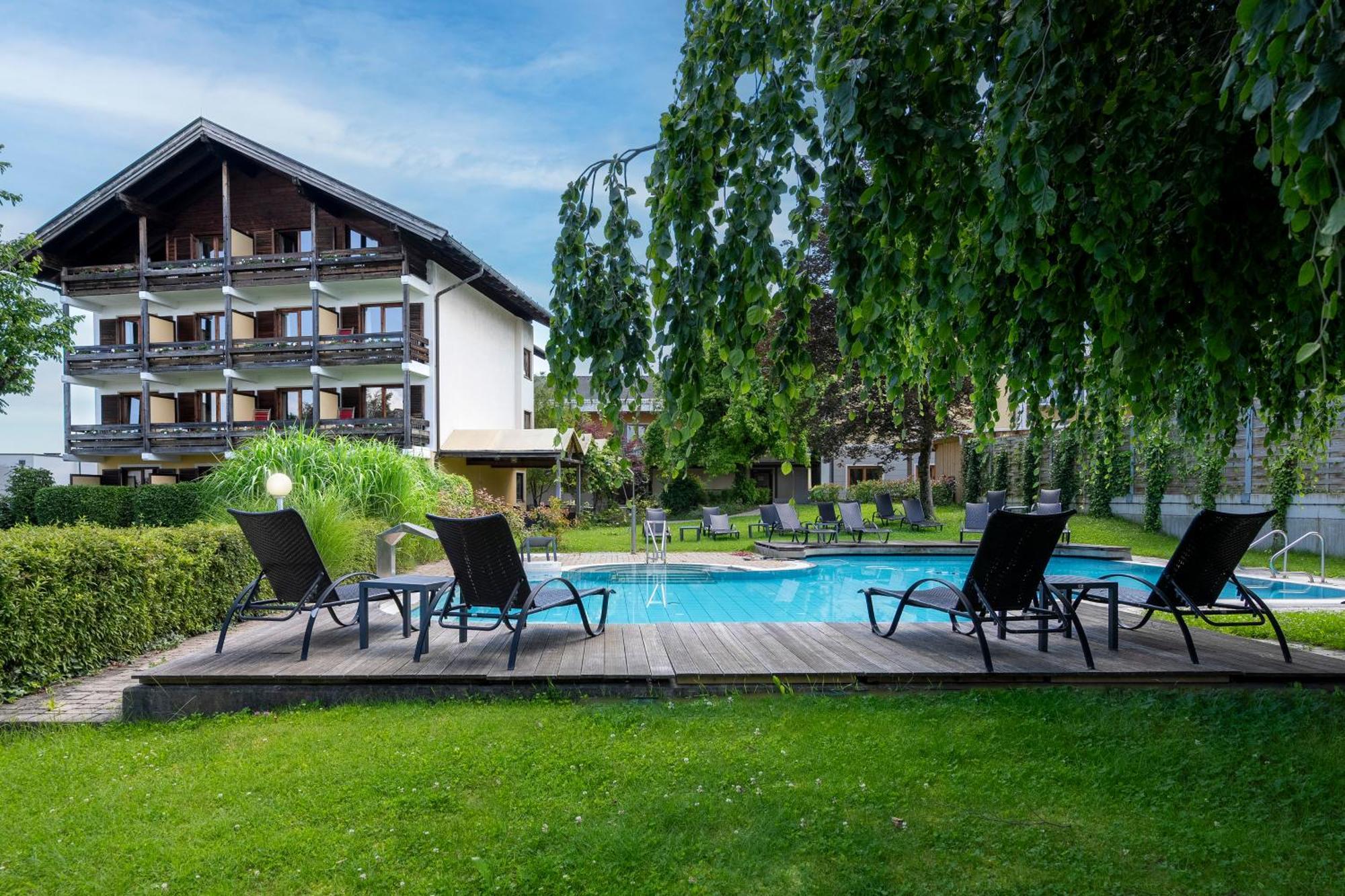 4 Empfehlenswerte Hotels nahe Adler-Flugschau Burg Landskron